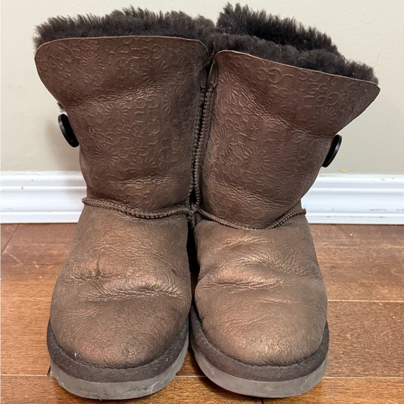 UGG Australia Bailey Button Classic Boots - Picture 3 of 7